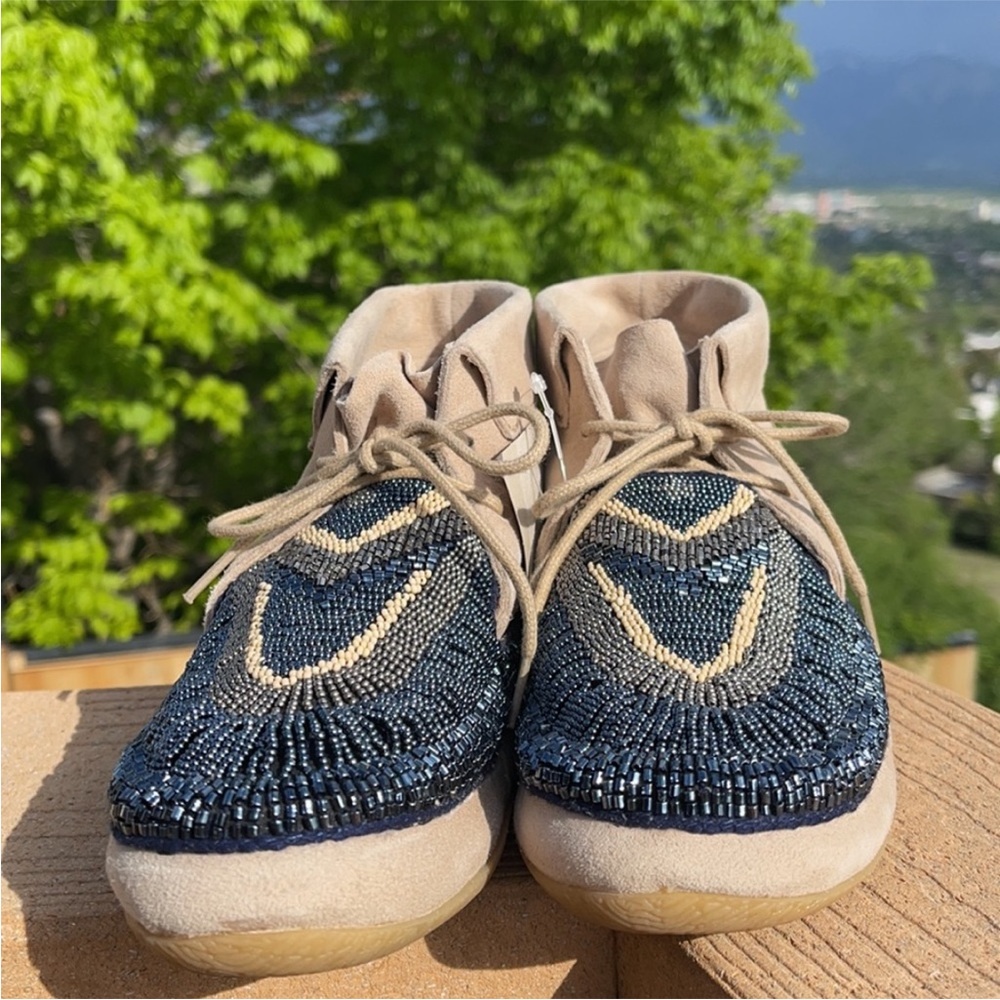 SUNDANCE LAIDBACK LONDON FULLY BEADED LEATHER “INCA” MOCCASINS SIZE 8.5